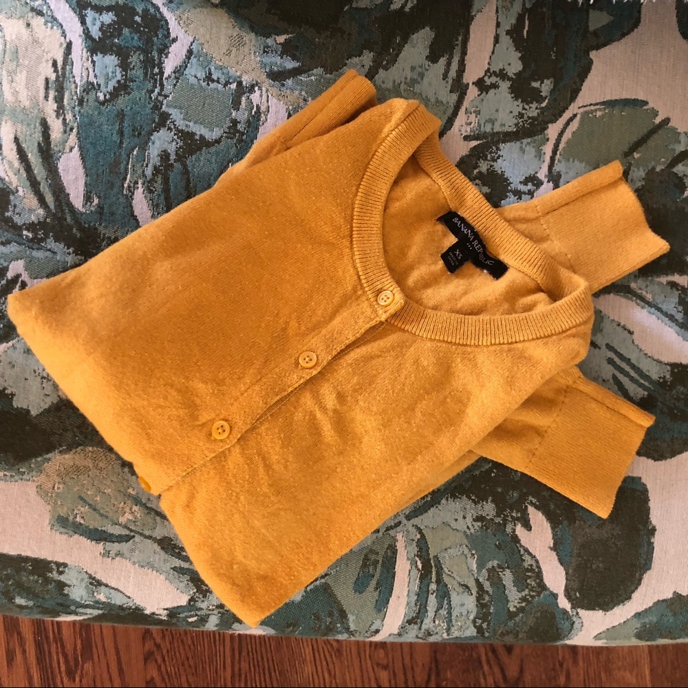 BANANA REPUBLIC Mustard Crew Neck Cardigan